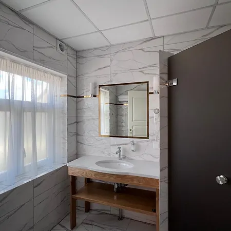Randuri Hotel Voru