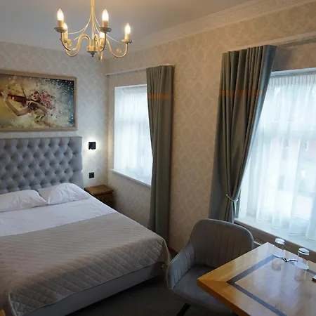 Hotel Raenduri *