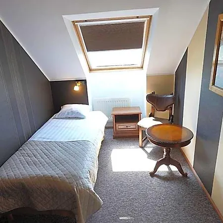 Raenduri Hotel *