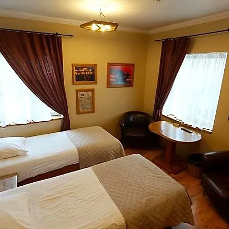 Hotel Raenduri *