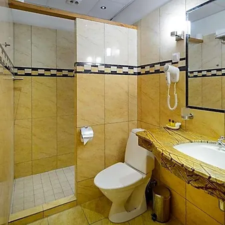 Hotel Raenduri *